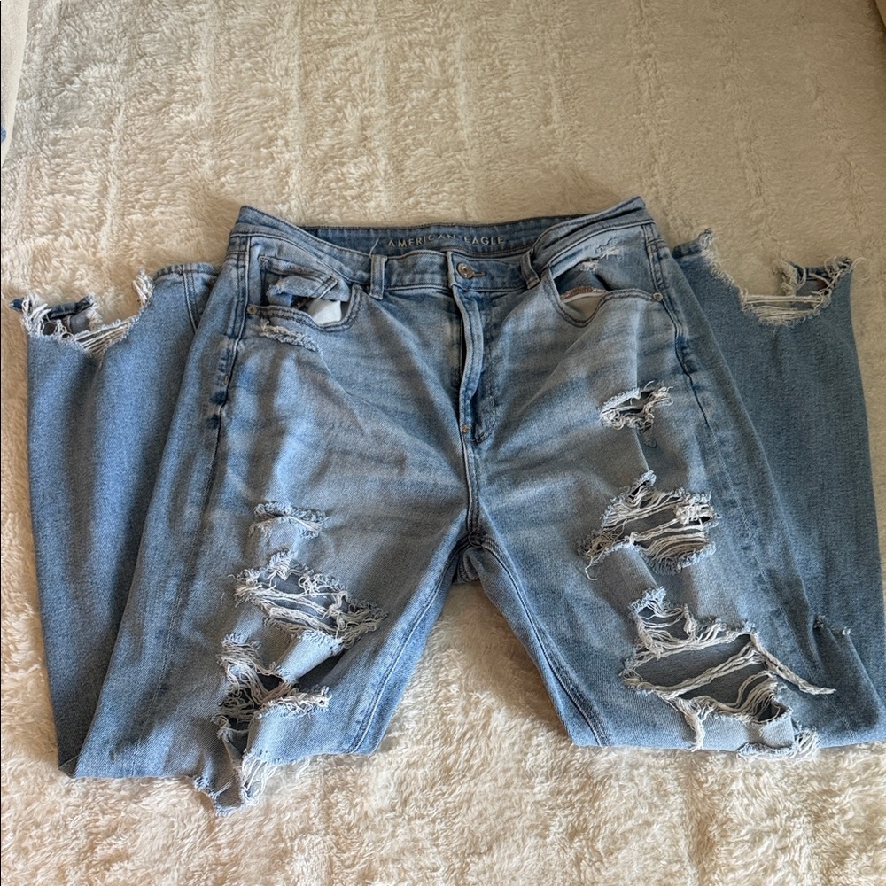 American Eagle Outfitters Light Wash Distressed Mom Jeans